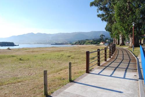 Imagen de los exteriores del Hotel MONTE Y MAR. Foto 4