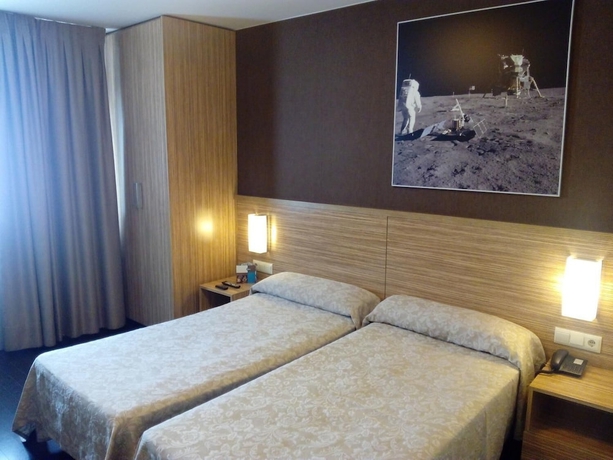 Imagen de la habitación del Hotel MOON. Foto 5