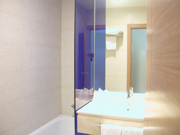 Imagen de la habitación del Hotel MOON. Foto 12