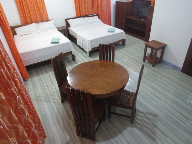 Imagen general del Hotel MOPE Beach Resort. Foto 8