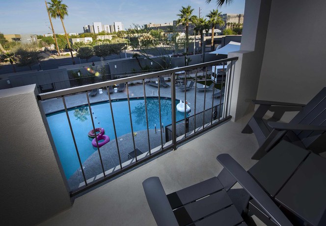 Imagen de la piscina del Hotel MOXY Phoenix Tempe/ASU Area. Foto 10