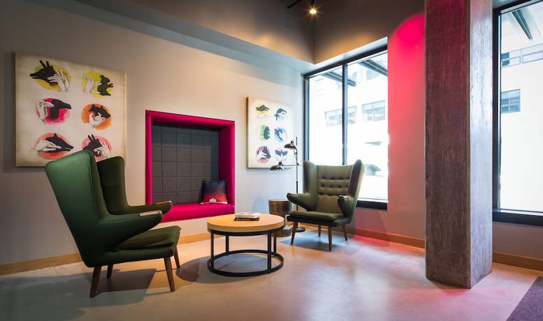 Imagen de los interiores del Hotel MOXY Seattle Downtown. Foto 13