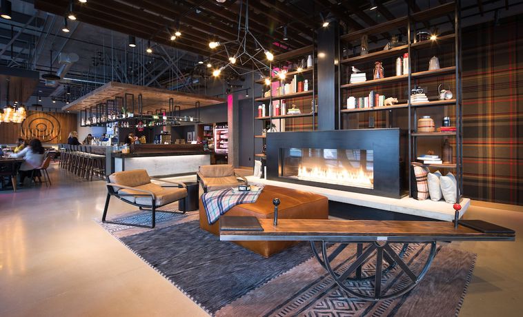Imagen del bar/restaurante del Hotel MOXY Seattle Downtown. Foto 3