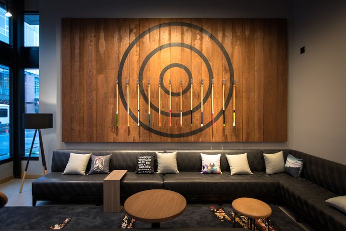 Imagen de los interiores del Hotel MOXY Seattle Downtown. Foto 19