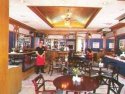 Imagen del bar/restaurante del Hotel MPT Suites (Former Makati Prim. Foto 2