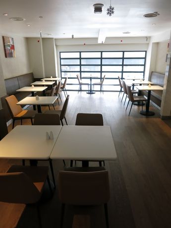 Imagen del bar/restaurante del Hotel MRISE KITCHENER. Foto 2