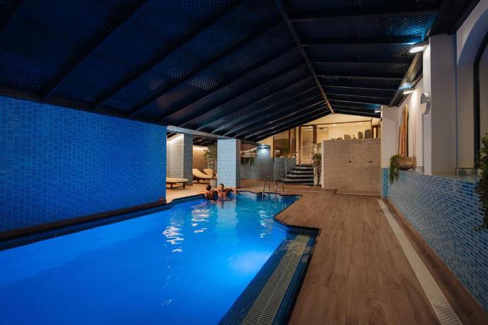 Imagen de la piscina del Hotel MS Aguamarina Costa del Sol. Foto 14