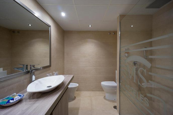 Imagen de la habitación del Hotel MS Aguamarina Suites. Foto 4