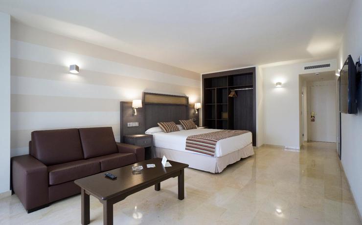 Imagen de la habitación del Hotel MS Aguamarina Suites. Foto 5