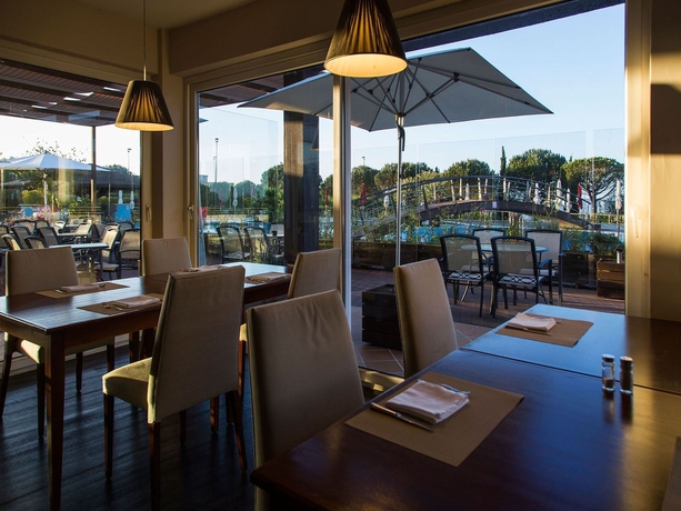 Imagen del bar/restaurante del Hotel MS Aparthotel. Foto 14