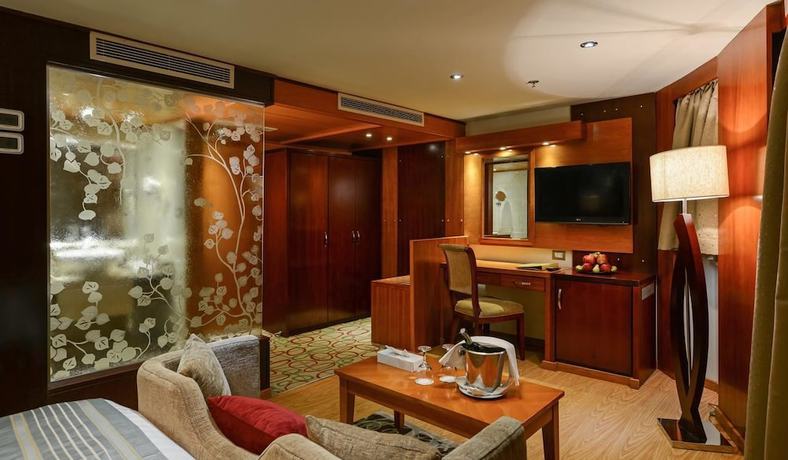 Imagen de la habitación del Hotel MS Esmeralda Nile Cruise from Aswan or Luxor. Foto 14