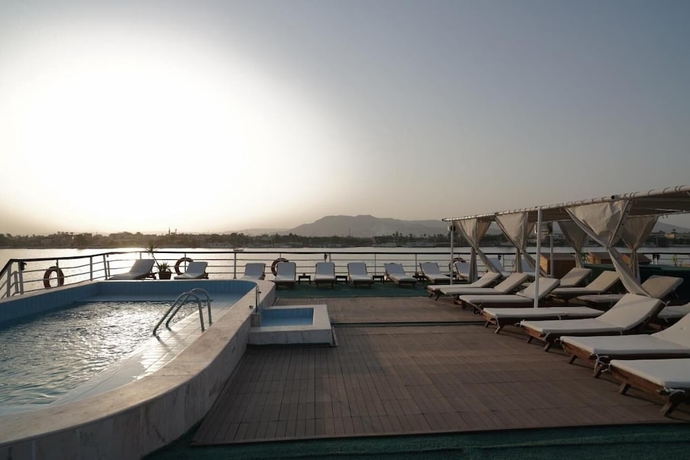 Imagen de la piscina del Hotel MS Royal Adventure. Foto 16