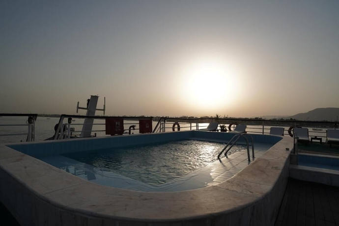 Imagen de la piscina del Hotel MS Royal Adventure. Foto 17