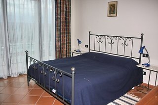 Imagen de la habitación del Hotel MSNRELAIS Carresi. Foto 1