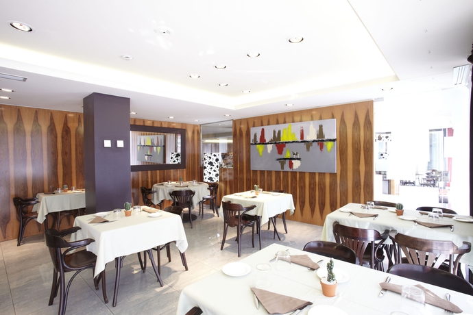 Imagen del bar/restaurante del Hotel MU & SPA. Foto 6