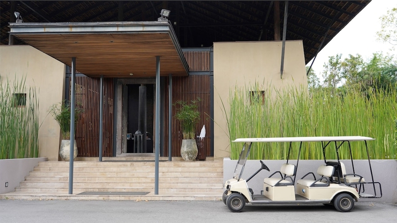 Imagen de los interiores del Hotel MUTHI MAYA Forest Pool Villa Resort. Foto 17