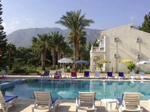Imagen de la piscina del Hotel MV HOTEL. Foto 20