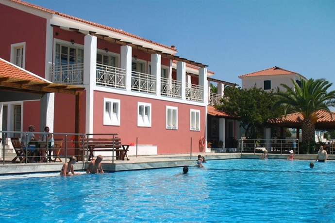 Imagen general del Hotel MYKALI. Foto 11