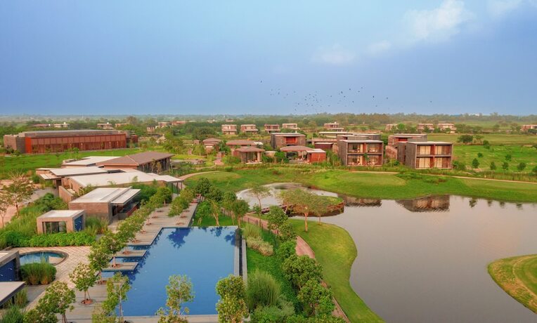 Imagen general del Hotel MYSA Zinc Journey by The Fern (A Glade One Golf Resort) Nani Devati, Gujarat. Foto 9