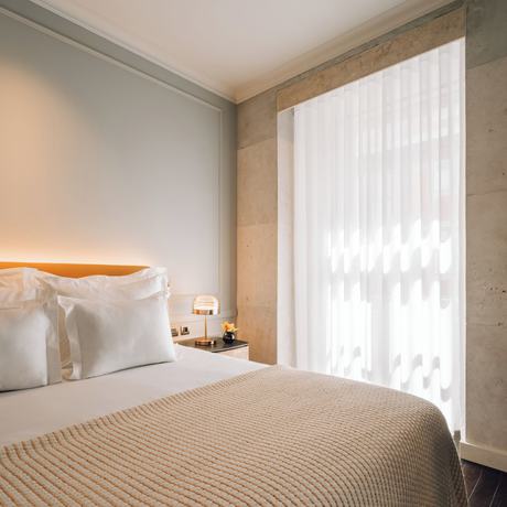 Imagen de la habitación del Hotel MYTHIC SANA Downtown Suites. Foto 3