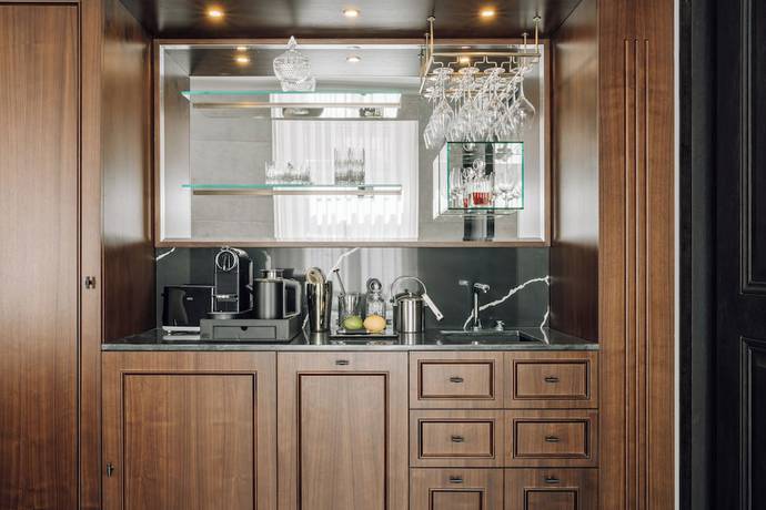 Imagen de la habitación del Hotel MYTHIC SANA Downtown Suites. Foto 6