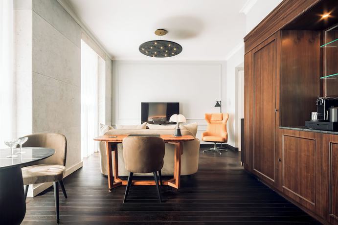 Imagen de la habitación del Hotel MYTHIC SANA Downtown Suites. Foto 8
