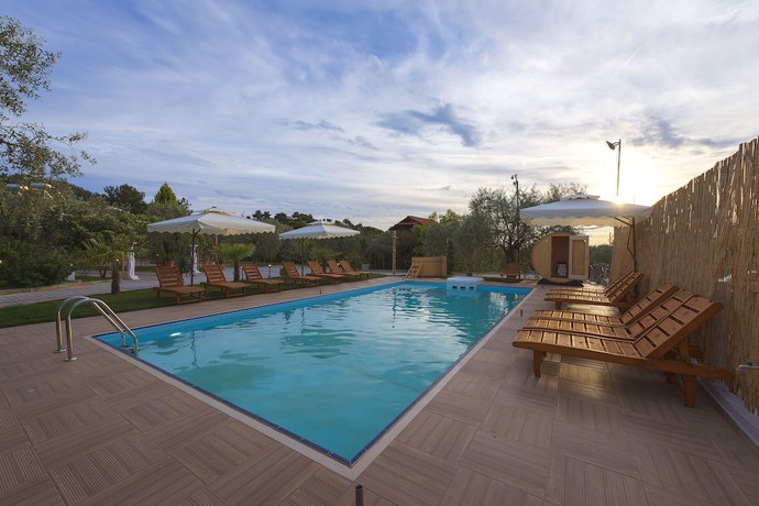 Imagen general del Hotel MYTHOS BUNGALOWS. Foto 1