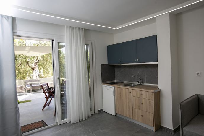 Imagen de la habitación del Hotel MYTHOS BUNGALOWS. Foto 3
