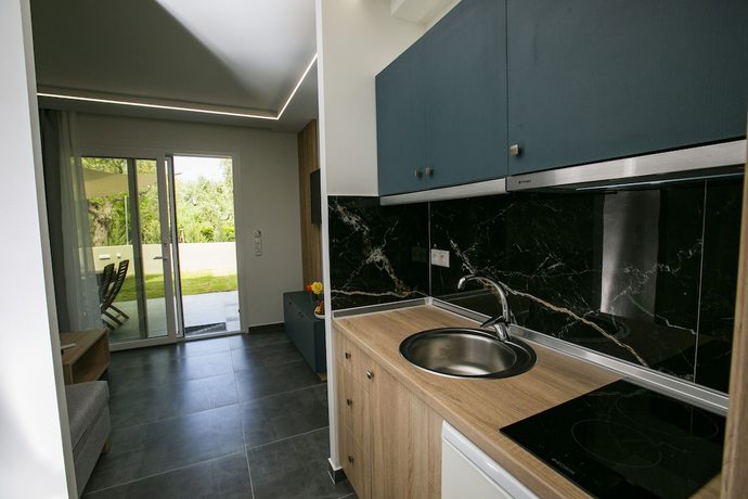 Imagen de la habitación del Hotel MYTHOS BUNGALOWS. Foto 9