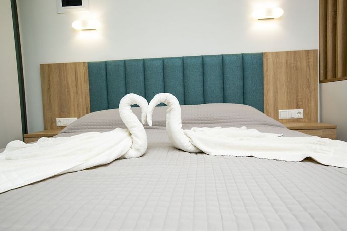 Imagen de la habitación del Hotel MYTHOS BUNGALOWS. Foto 14