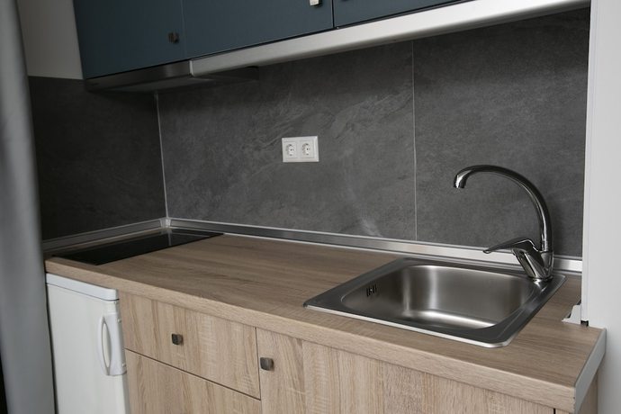 Imagen de la habitación del Hotel MYTHOS BUNGALOWS. Foto 16