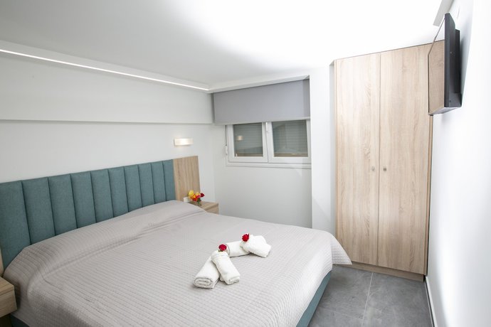 Imagen de la habitación del Hotel MYTHOS BUNGALOWS. Foto 17