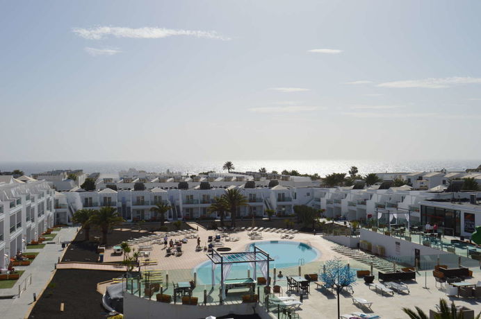 Imagen de la piscina del Hotel MZ Plaza Palmeras. Foto 10