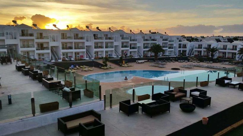 Imagen de la piscina del Hotel MZ Plaza Palmeras. Foto 12