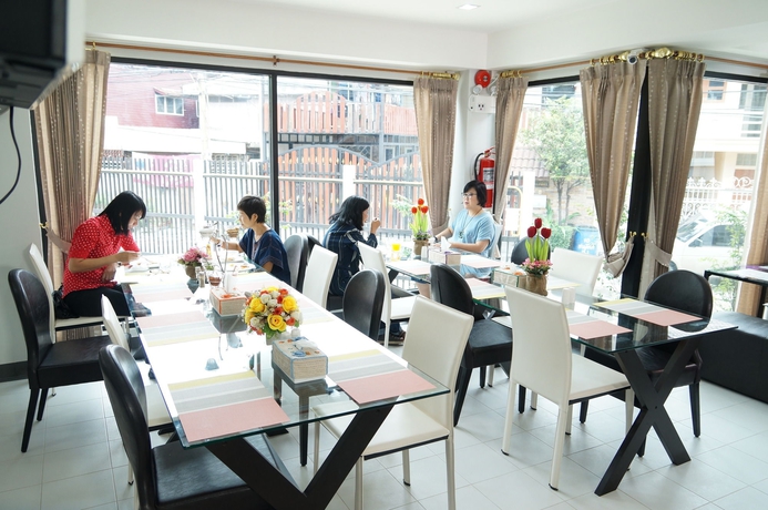 Imagen del bar/restaurante del Hotel Ma Non Nont and Apartment. Foto 6