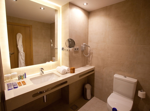 Imagen de la habitación del Hotel M.a. Sevilla Congresos. Foto 7