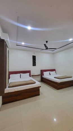 Imagen de la habitación del Hotel Maa Aarti Palace ujjain. Foto 4