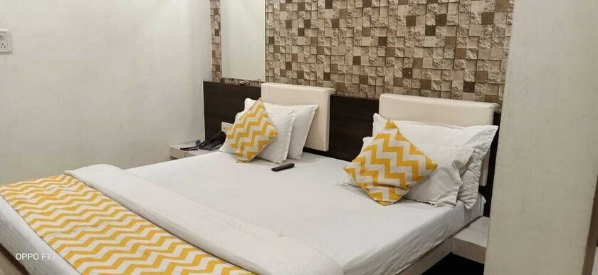 Imagen de la habitación del Hotel Maa Ganga Palace, Bhopal. Foto 17