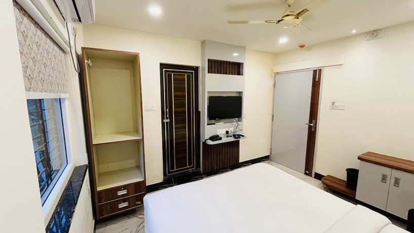 Imagen de la habitación del Hotel Maa Gouri Central. Foto 7