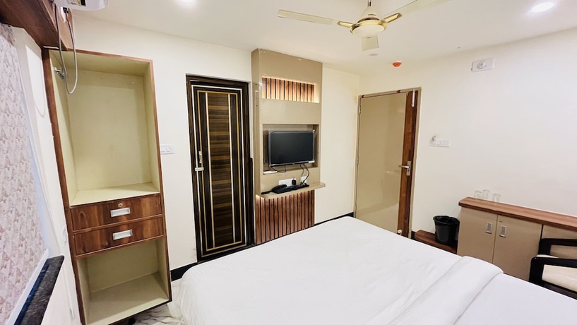 Imagen de la habitación del Hotel Maa Gouri Central. Foto 8