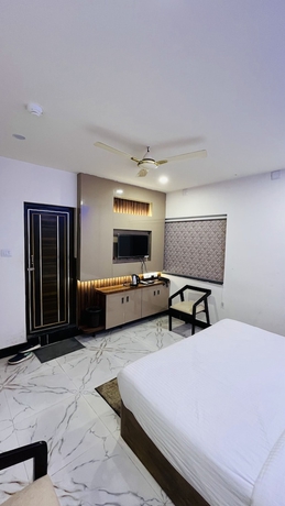 Imagen de la habitación del Hotel Maa Gouri Central. Foto 12