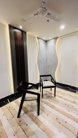 Imagen de la habitación del Hotel Maa Gouri Central. Foto 15