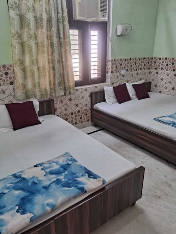 Imagen de la habitación del Hotel Maa Saraswati Atithi Bhavan. Foto 2