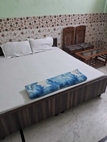 Imagen de la habitación del Hotel Maa Saraswati Atithi Bhavan. Foto 3