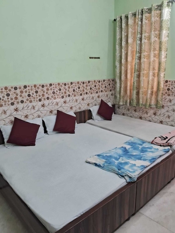 Imagen de la habitación del Hotel Maa Saraswati Atithi Bhavan. Foto 4