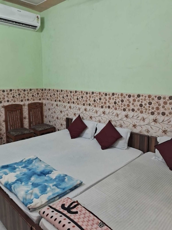 Imagen de la habitación del Hotel Maa Saraswati Atithi Bhavan. Foto 9
