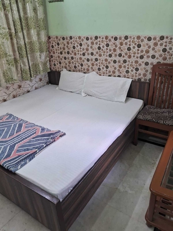 Imagen de la habitación del Hotel Maa Saraswati Atithi Bhavan. Foto 10