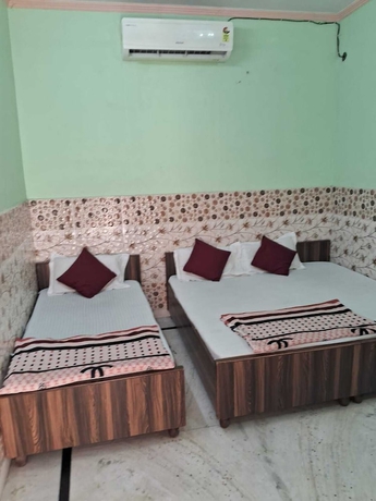 Imagen de la habitación del Hotel Maa Saraswati Atithi Bhavan. Foto 11