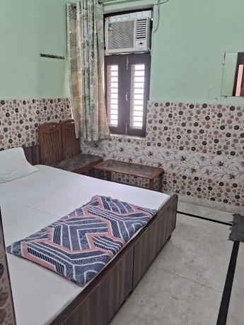 Imagen de la habitación del Hotel Maa Saraswati Atithi Bhavan. Foto 13