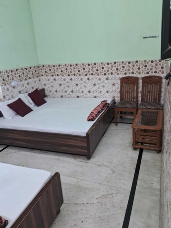 Imagen de la habitación del Hotel Maa Saraswati Atithi Bhavan. Foto 15
